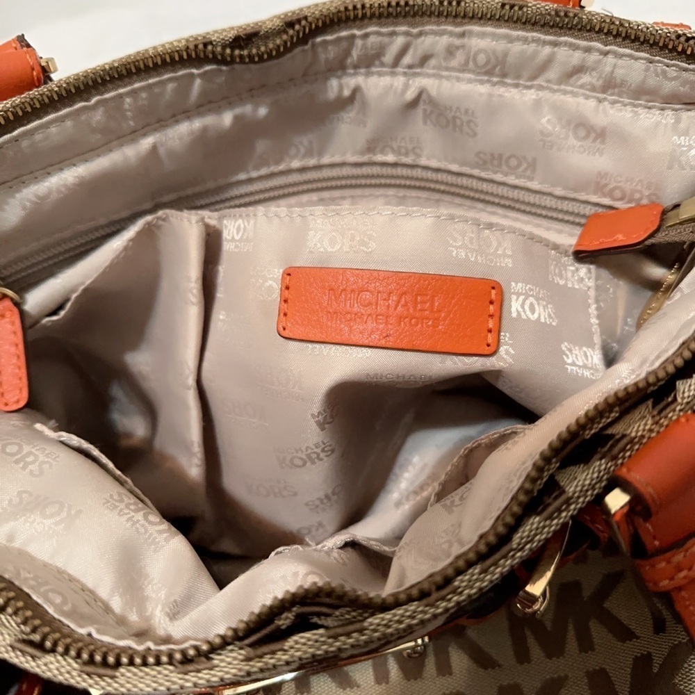 MICHAEL KORS SIGNATURE MONOGRAM GANSEVOORT
BEIGE TANGERINE SATCHEL BAG - Picture 3 of 12